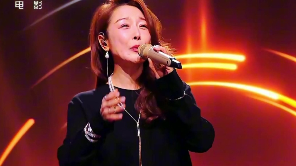 2025大湾区电影音乐晚会，孙悦演绎《祝你平安》