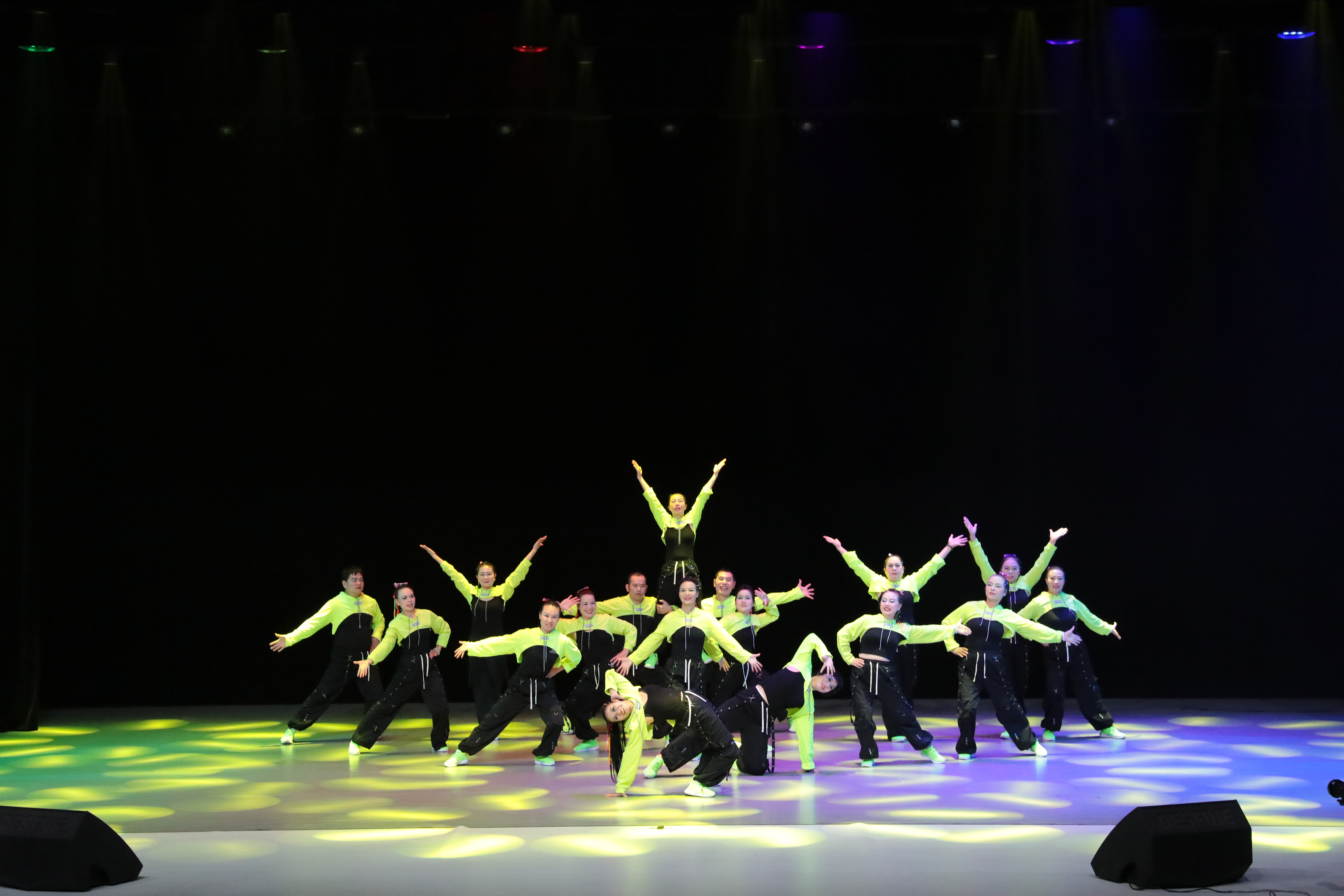 2025年光明区广场舞汇演圆满落幕  15支社区舞队以舞献礼国庆