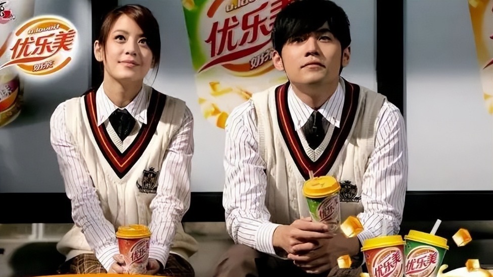 38岁江语晨官宣离婚！嫁老外生俩娃，被周杰伦捧红，两人秘恋3年封面图