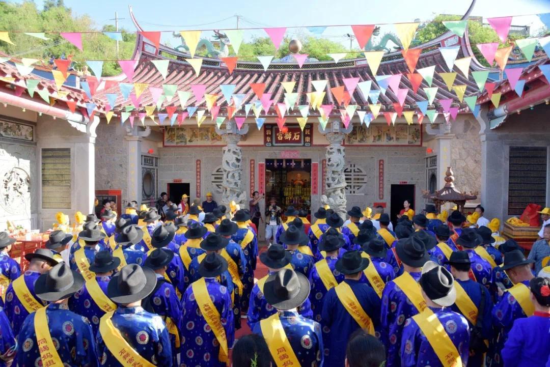 莆田市平海镇石狮宫妈祖巡安布福活动盛大举行
