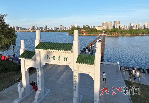 豫章书院门头。