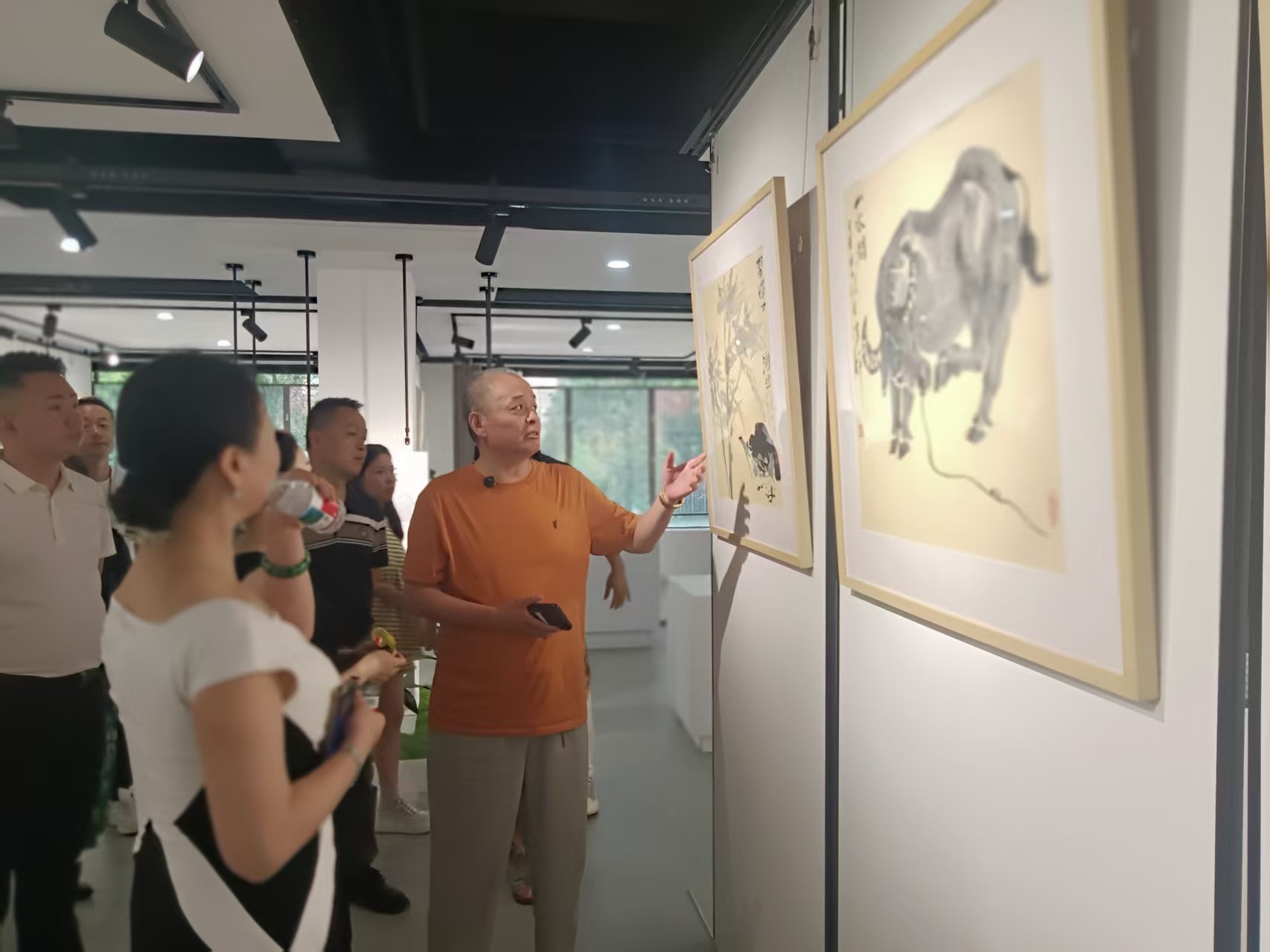 不負(fù)青山一一藝術(shù)家兆君書畫展在寧波展出