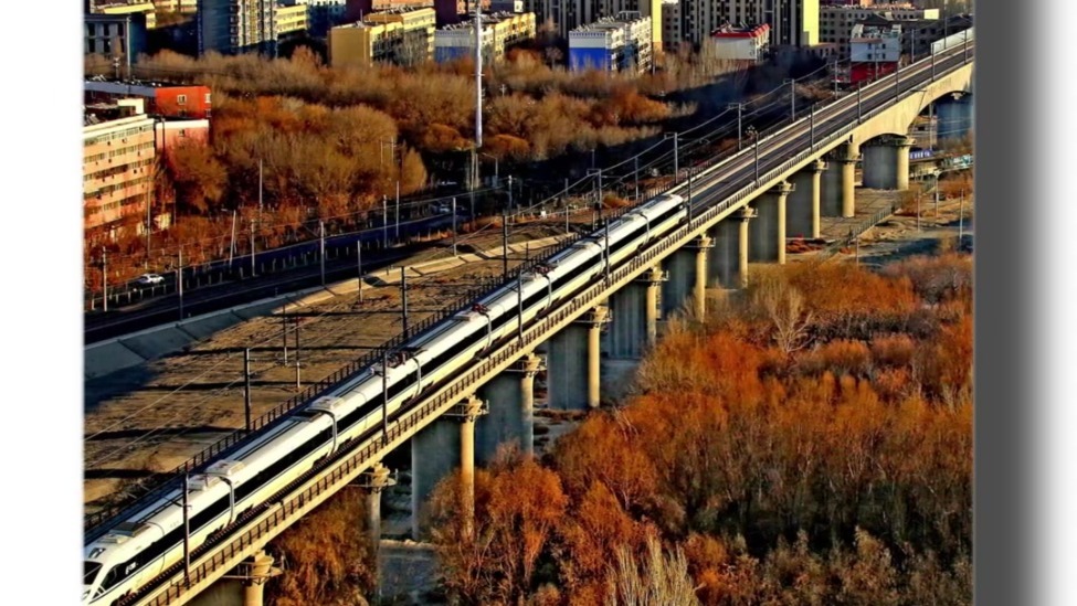 历史镜头VS盛世新颜 穿越新疆70年