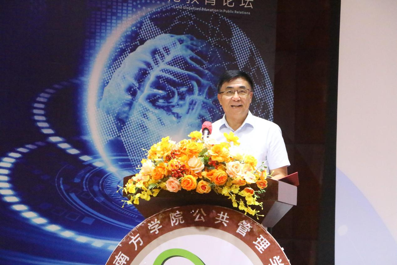图：广州南方学院校长、中国科学院院士汤涛
