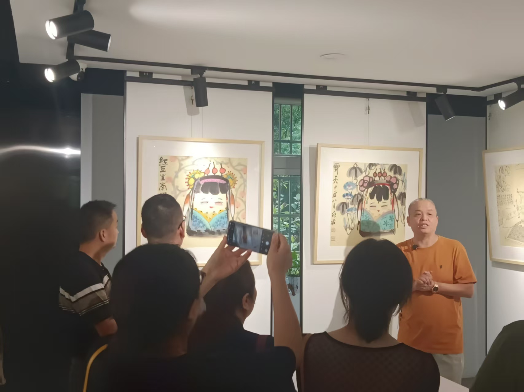 不負(fù)青山一一藝術(shù)家兆君書畫展在寧波展出
