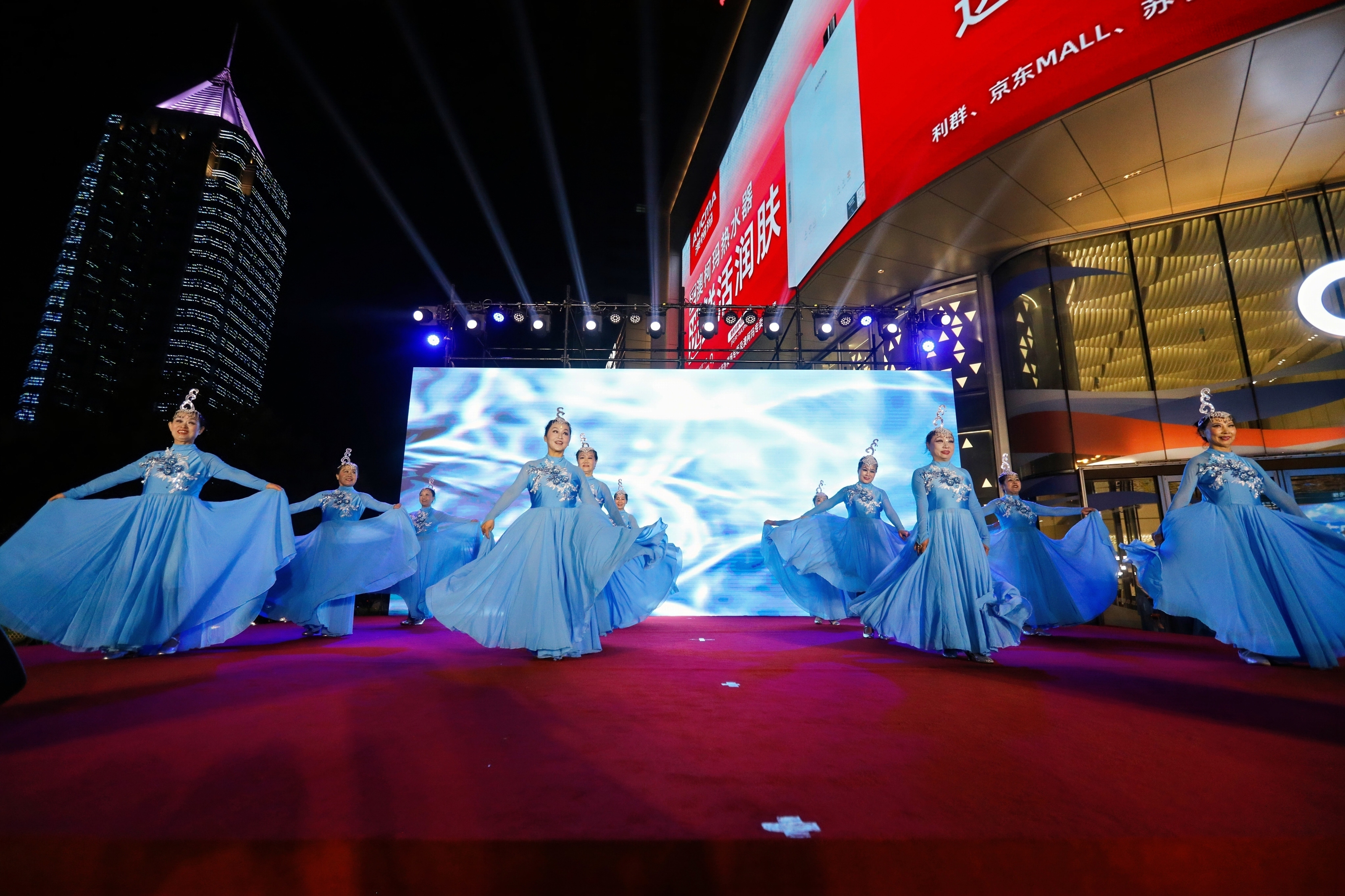 “民星”秀主角，时尚“最潮音”！市南区“全民时尚秀”国庆专场展演燃动GT集地广场