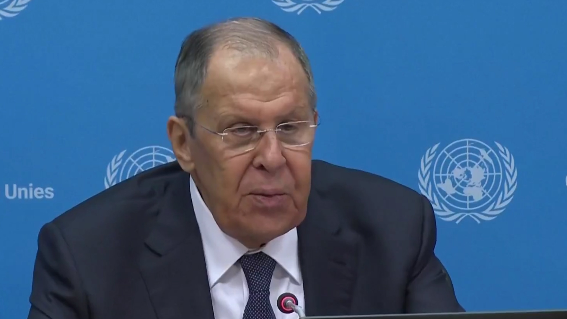 特朗普称俄罗斯是“纸老虎”，拉夫罗夫回应