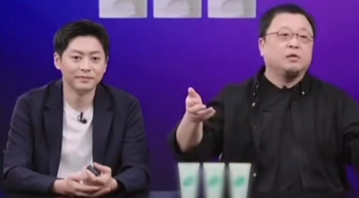 罗永浩声援小米：海报小字是行业陋习，各家都这么做