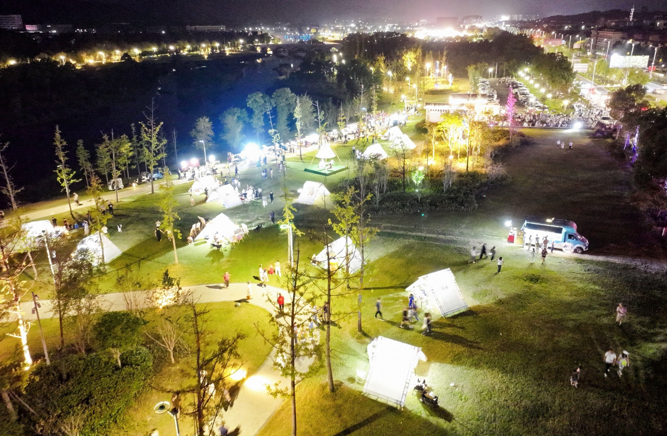 活动绵延浦溪河沿岸 点亮不夜城