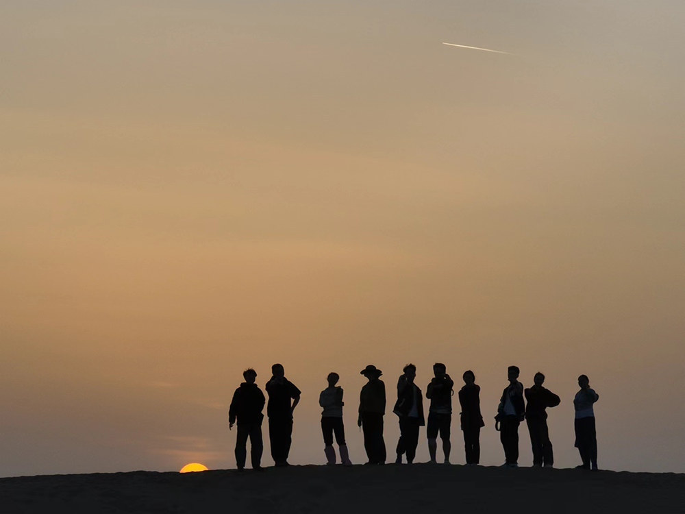 “芒种”团队在沙漠中 本文图片除特别标注外均为受访者供图