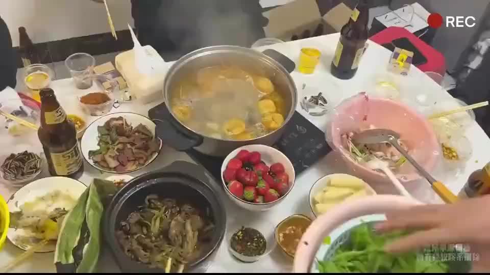 关于广西人吃青菜这件事，从锅里到碗里都还没到秒