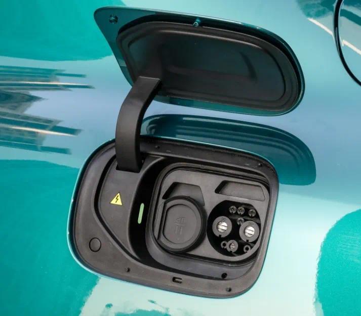 用简单的信号就能打开特斯拉充电盖,特斯拉车主们害怕吗?