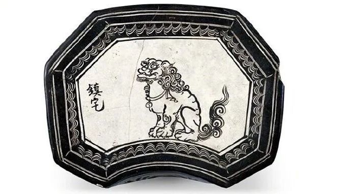 美術品・アンティーク・コレクション 中国 清時代獅子紋天字小壺