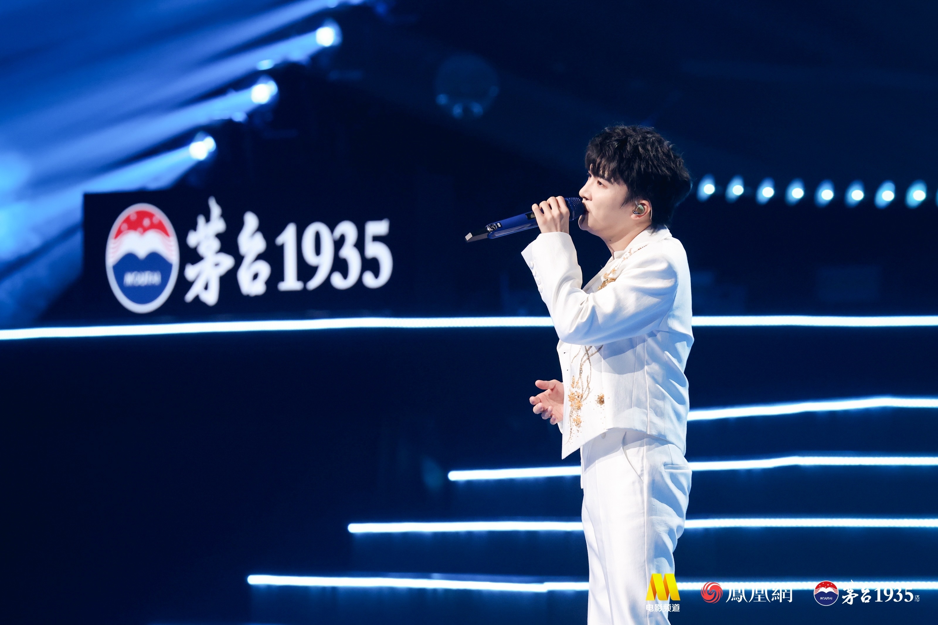 湾区升明月月圆喜相逢，2025大湾区电影音乐晚会周深献唱《故乡的云》