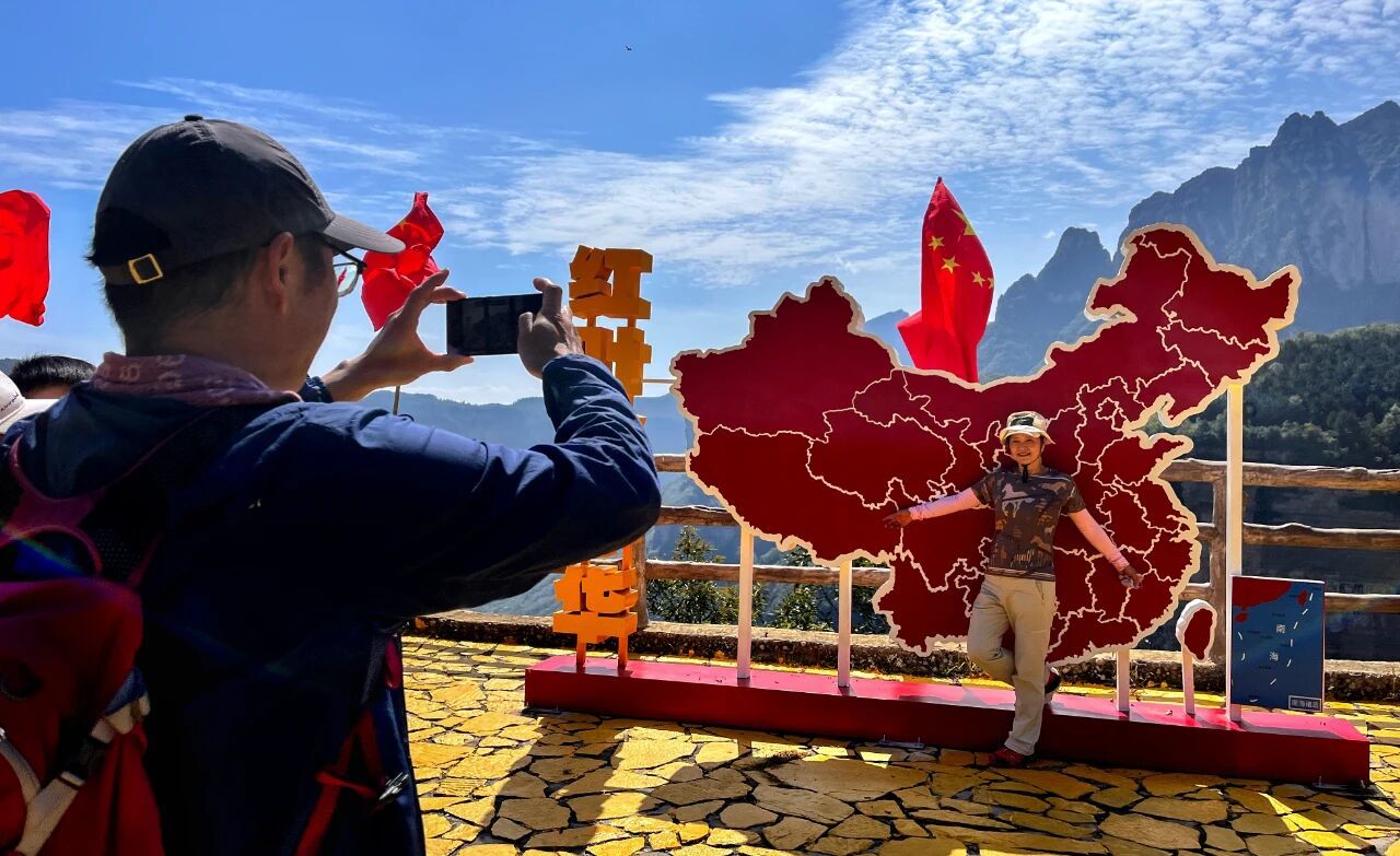 太行大峡谷 | 看山河披“红装”，把最美祝福寄给祖国