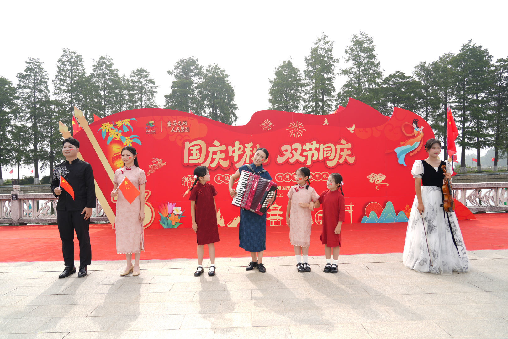 升旗游园歌盛世！这个国庆 东湖听涛这样为祖国庆生……