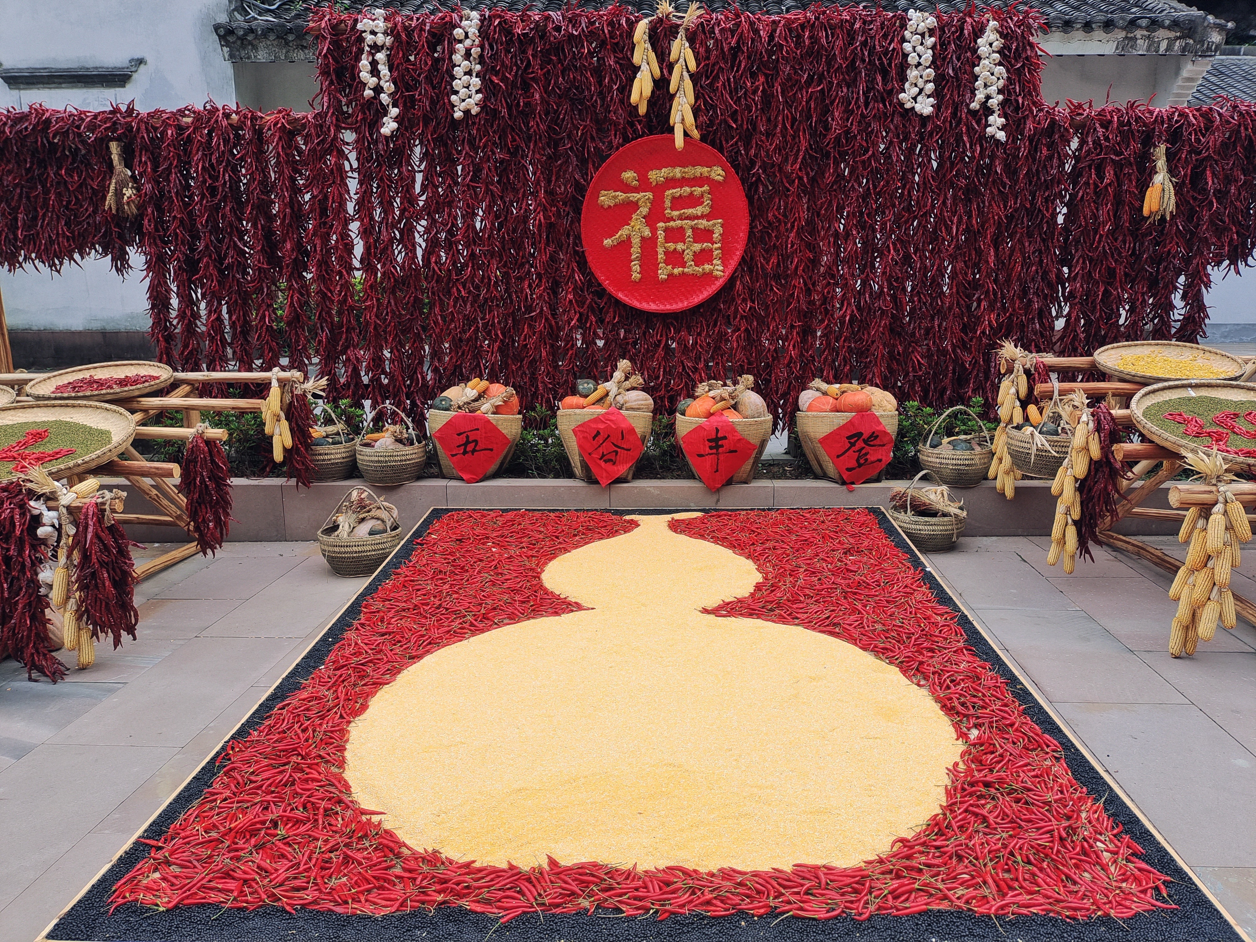 安徽休宁县:客入齐云“丰”景图