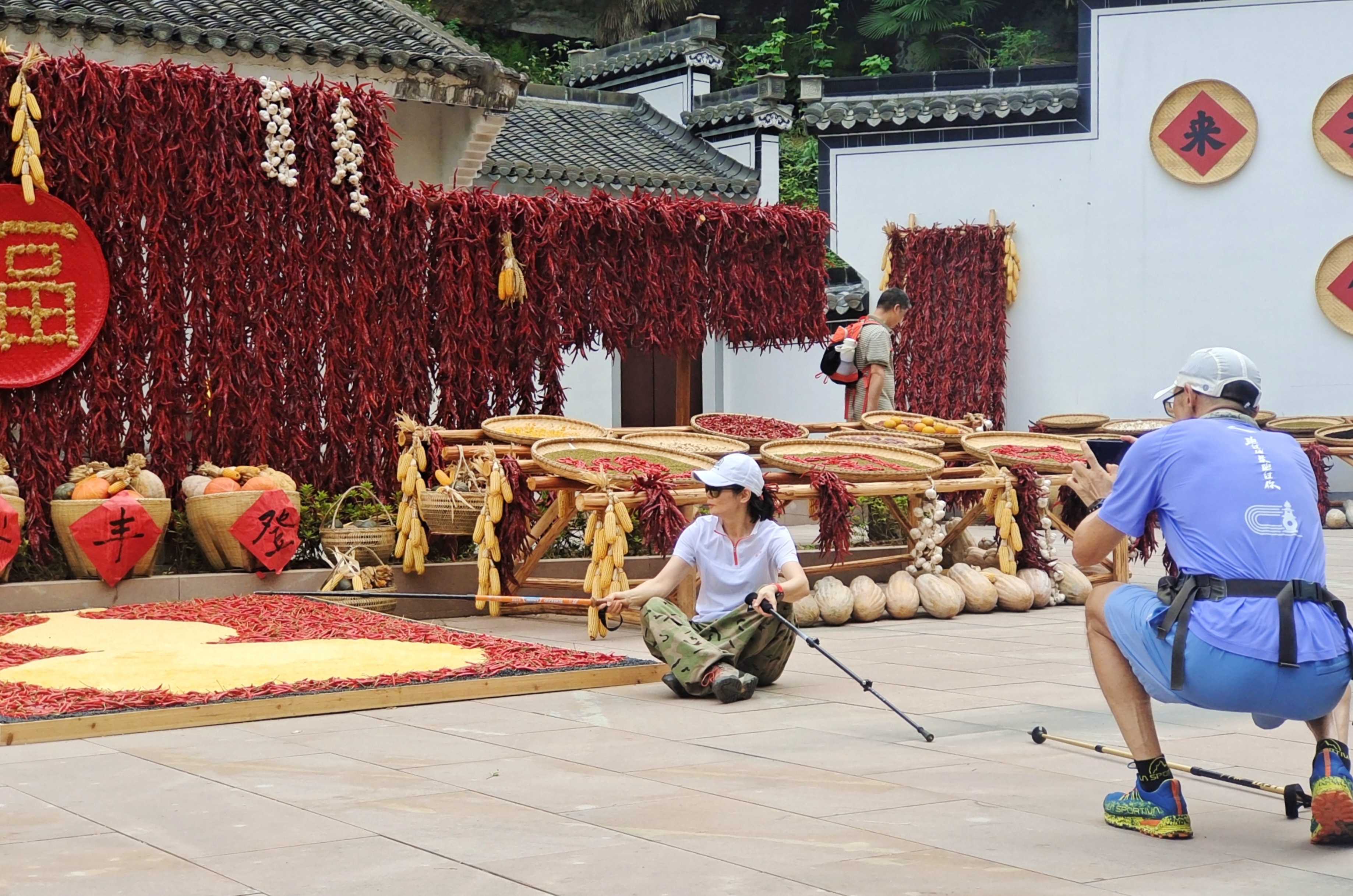 安徽休宁县:客入齐云“丰”景图