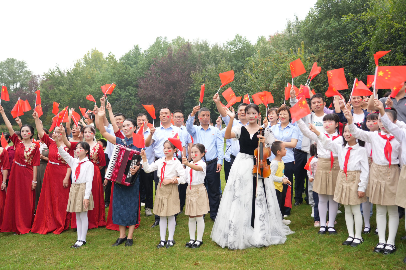 升旗游园歌盛世！这个国庆 东湖听涛这样为祖国庆生……