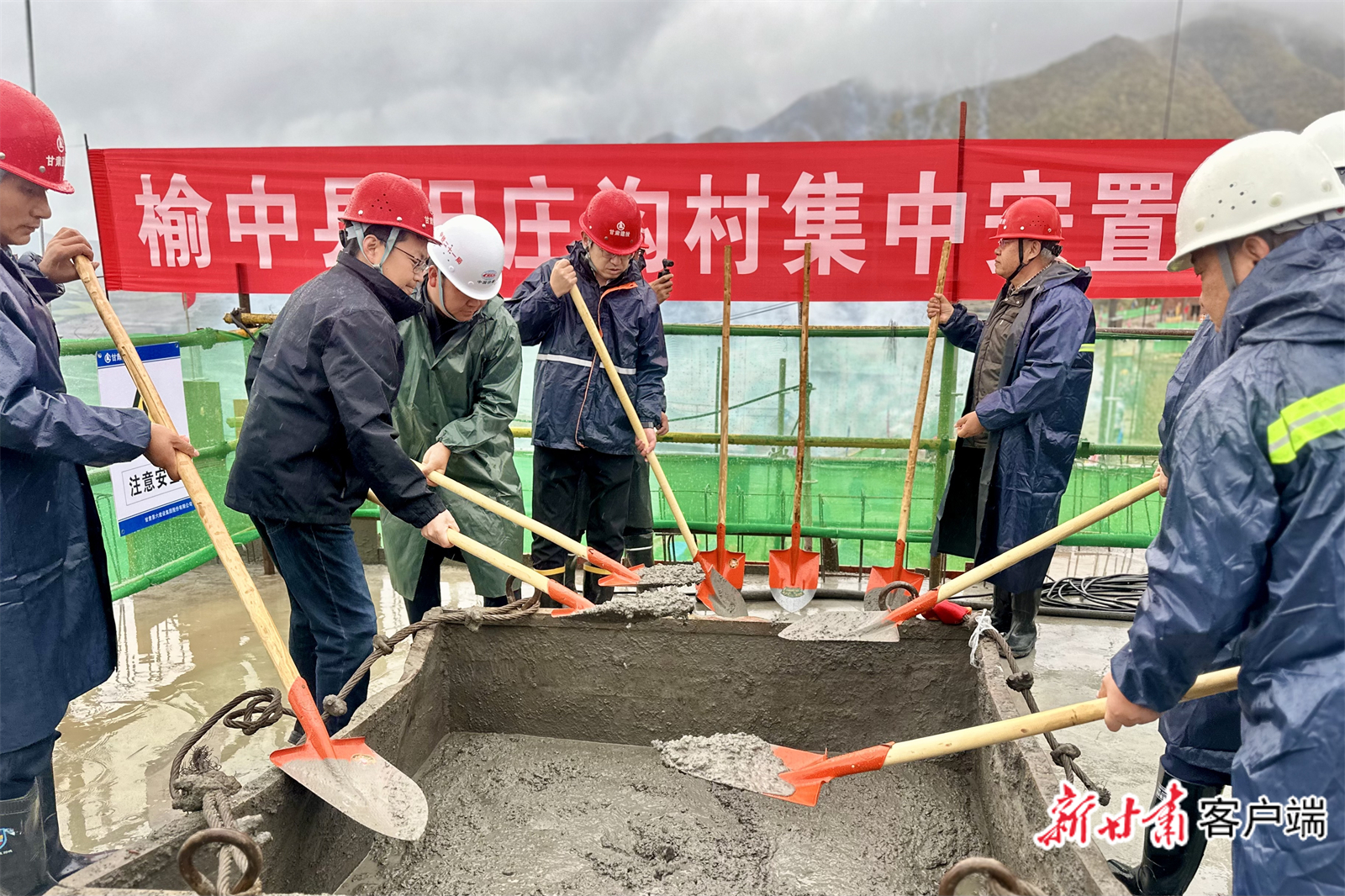 榆中县马坡乡旧庄沟村项目主体封顶现场 本文图片均由新甘肃·甘肃日报记者王煜宇摄