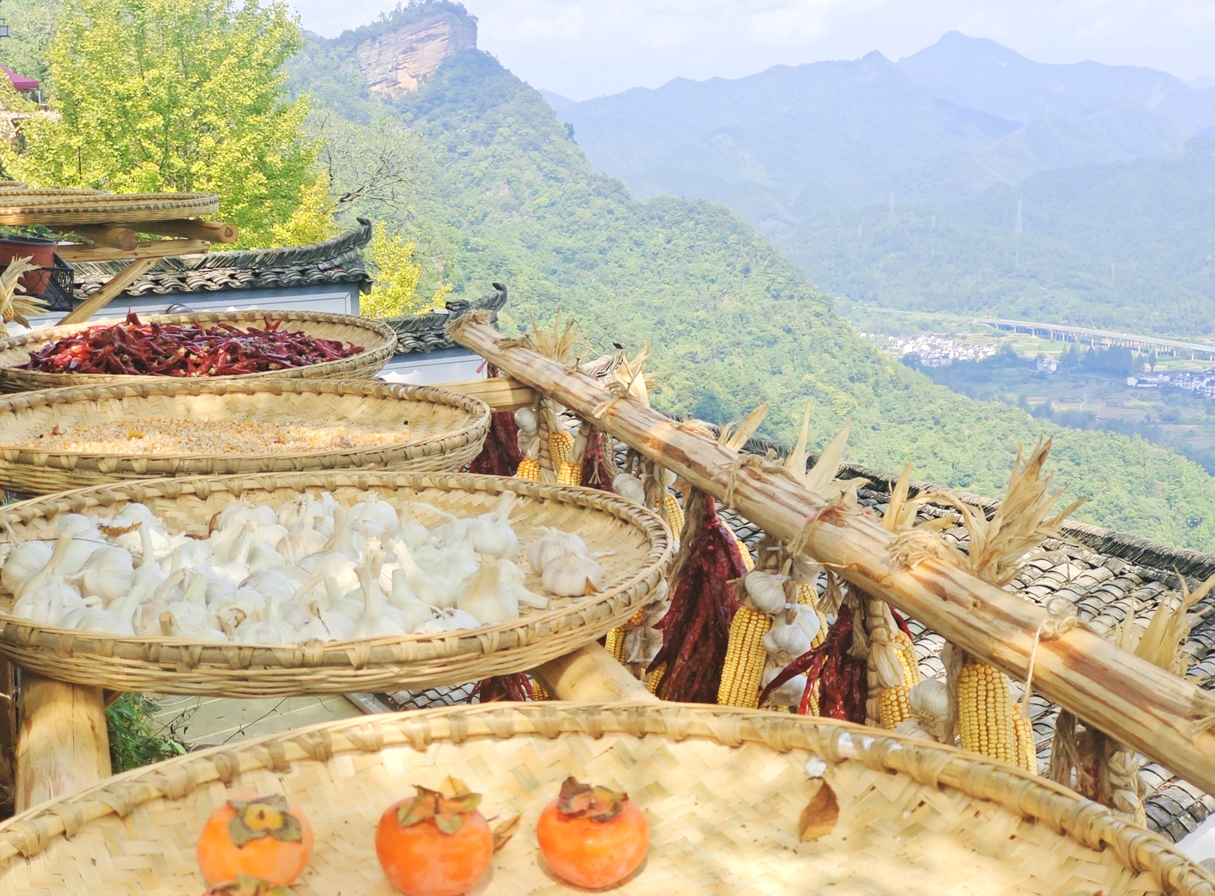 安徽休宁县:客入齐云“丰”景图