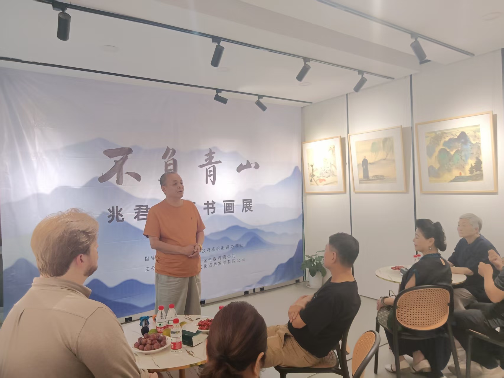 不負(fù)青山一一藝術(shù)家兆君書畫展在寧波展出