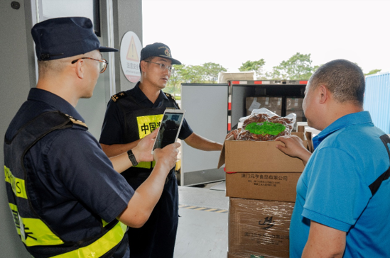拱北海关与澳门市政署签署合作安排 支持澳门食品“一码通”进入内地