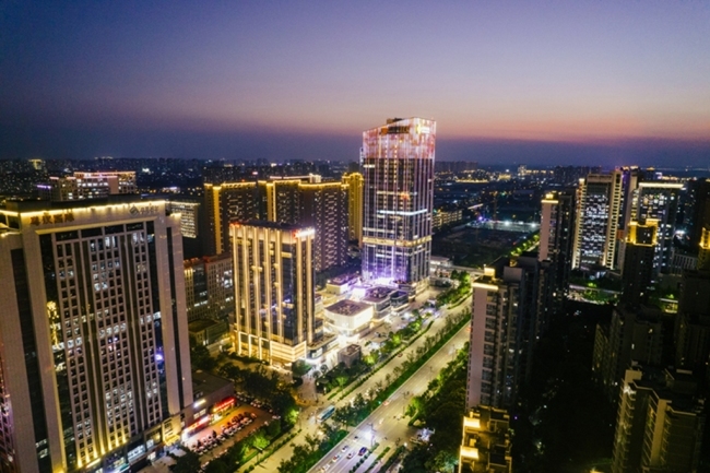 西安首例陆空TOD综合体 中建八局承建的西安环贸中心正式开业