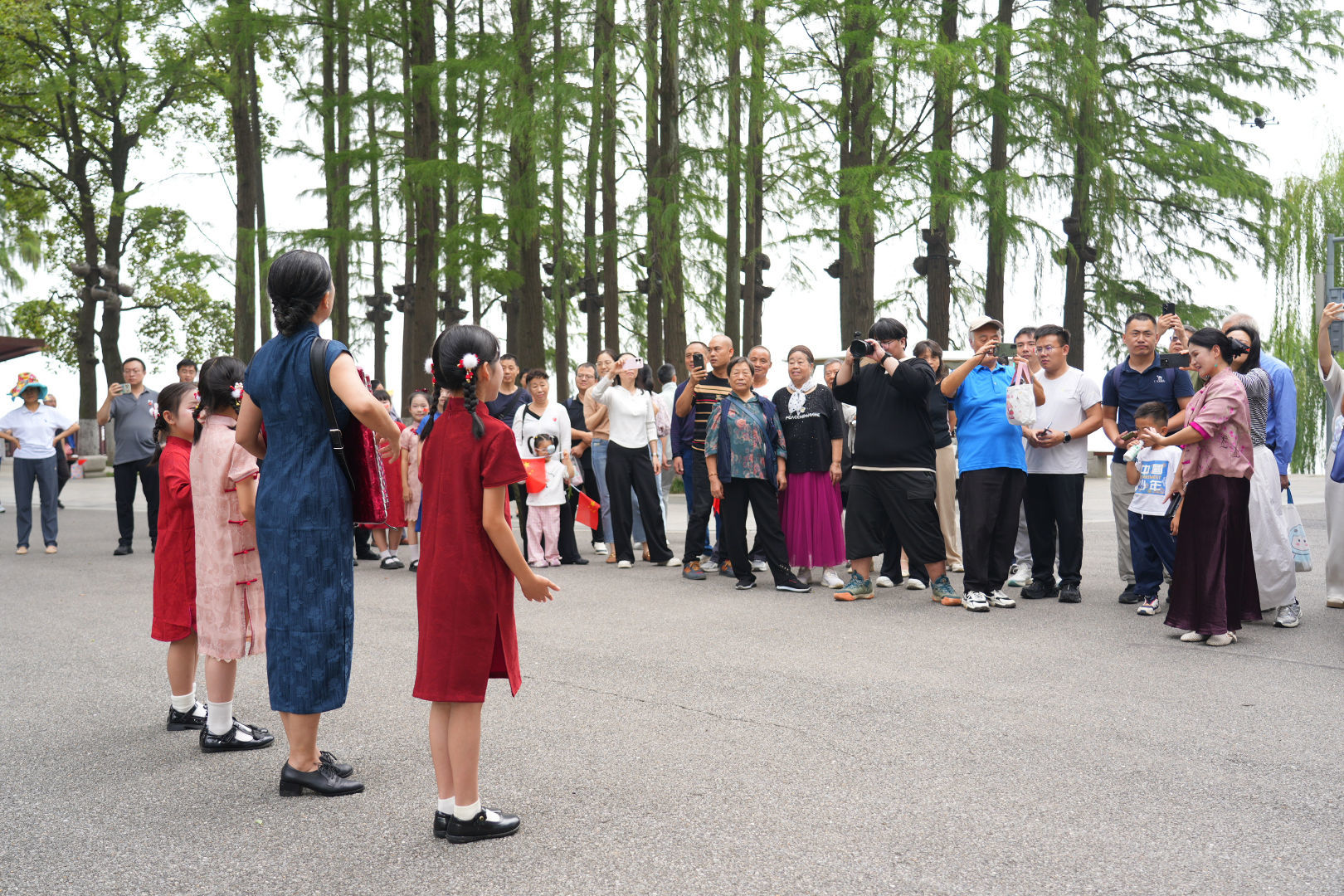 升旗游园歌盛世！这个国庆 东湖听涛这样为祖国庆生……