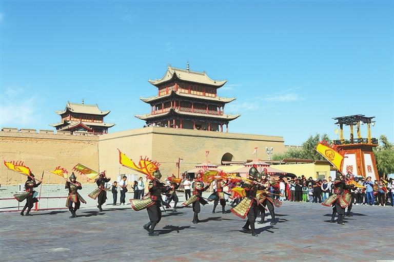 嘉峪关关城景区迎来“双节”旅游高峰　新甘肃&middot;甘肃日报通讯员　马玉福