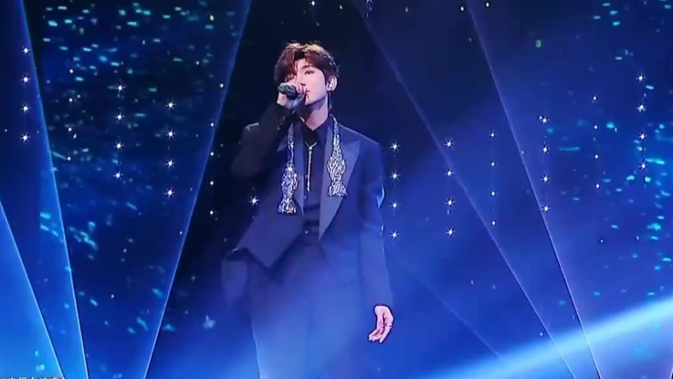 2025大湾区电影音乐晚会，王源演绎《骄傲》