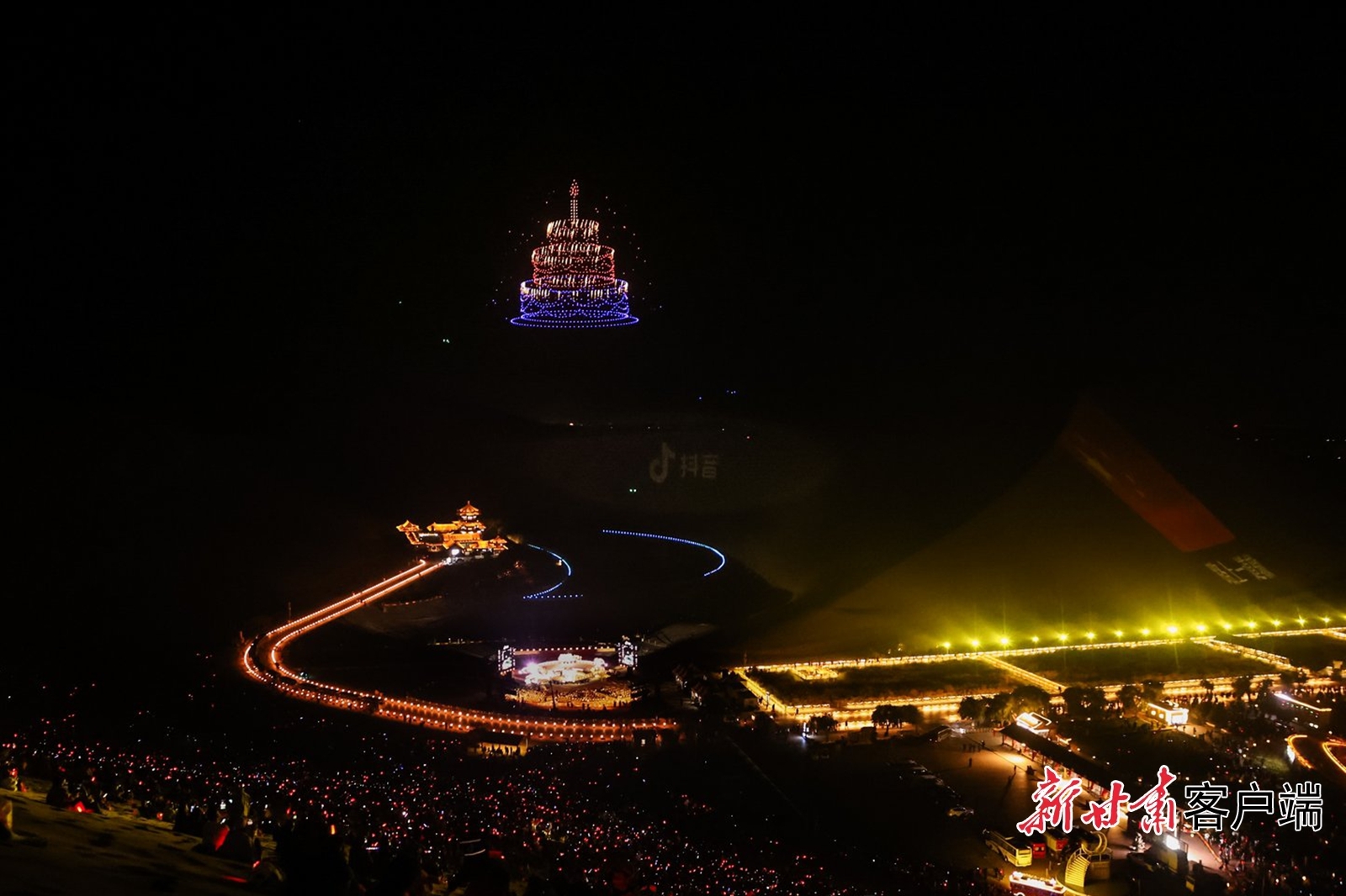 鸣沙山月牙泉万人星空演唱活动