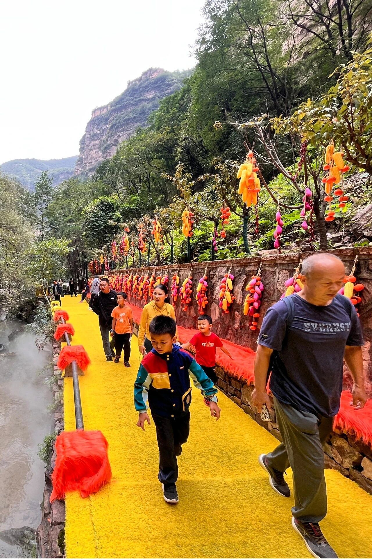 太行大峡谷 | 看山河披“红装”，把最美祝福寄给祖国