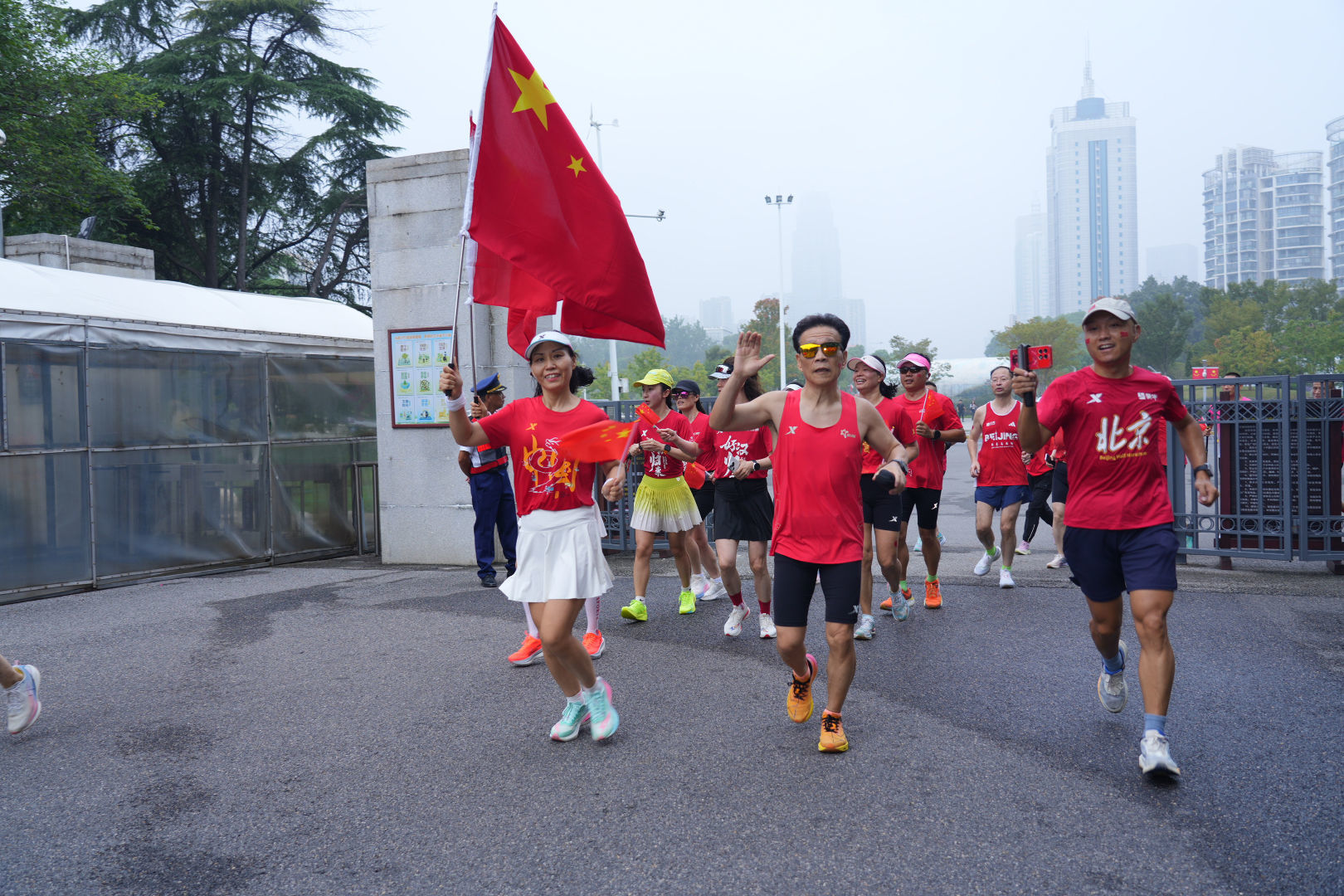 升旗游园歌盛世！这个国庆 东湖听涛这样为祖国庆生……