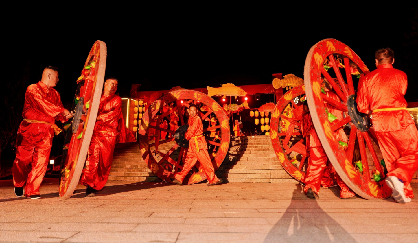 轩辕车会车轮滚滚