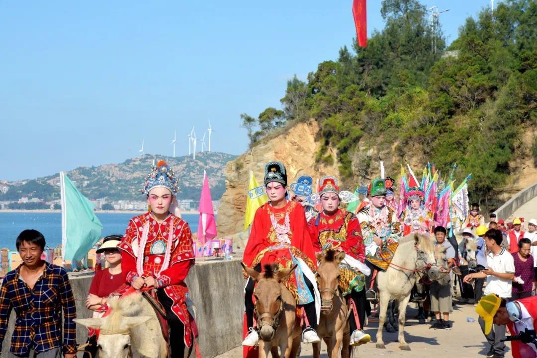 莆田市平海镇石狮宫妈祖巡安布福活动盛大举行