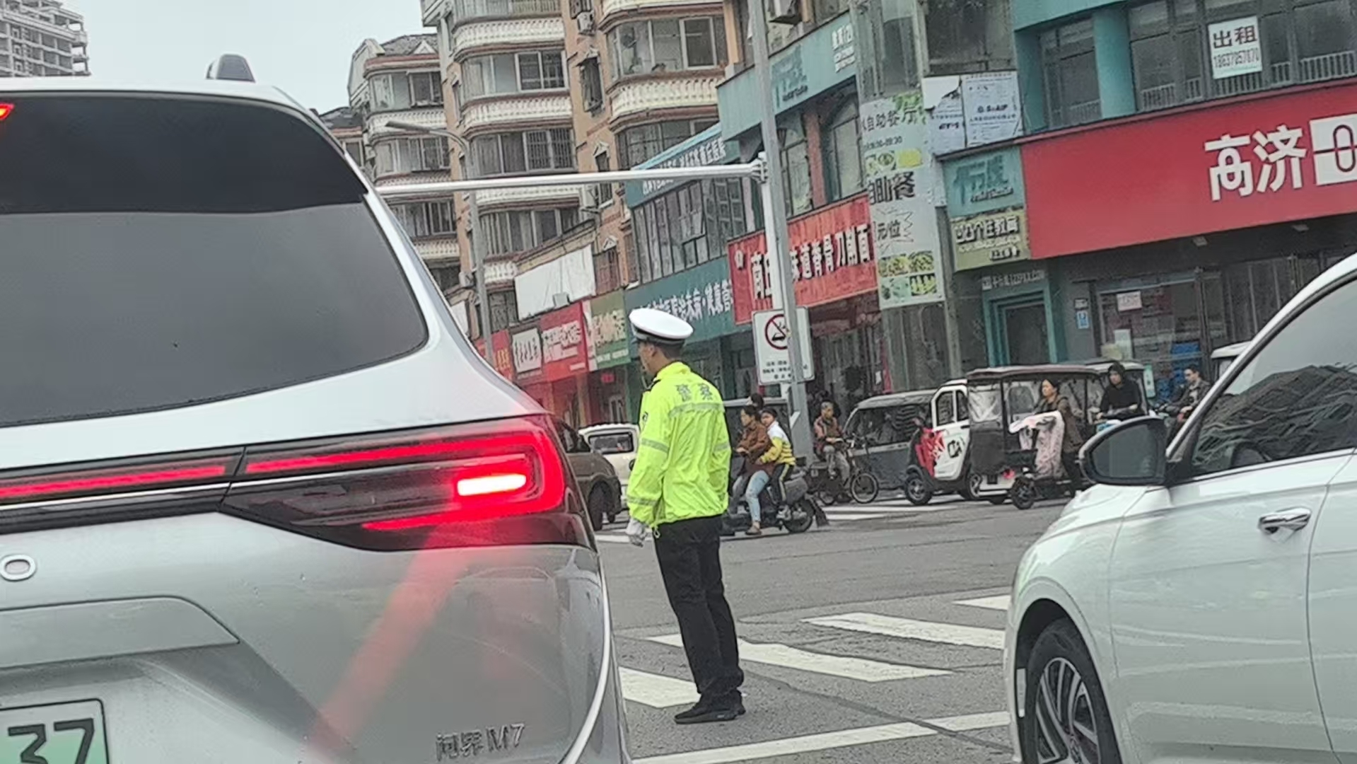 商丘交警积极备战中秋国庆“双节”期间交通安保工作