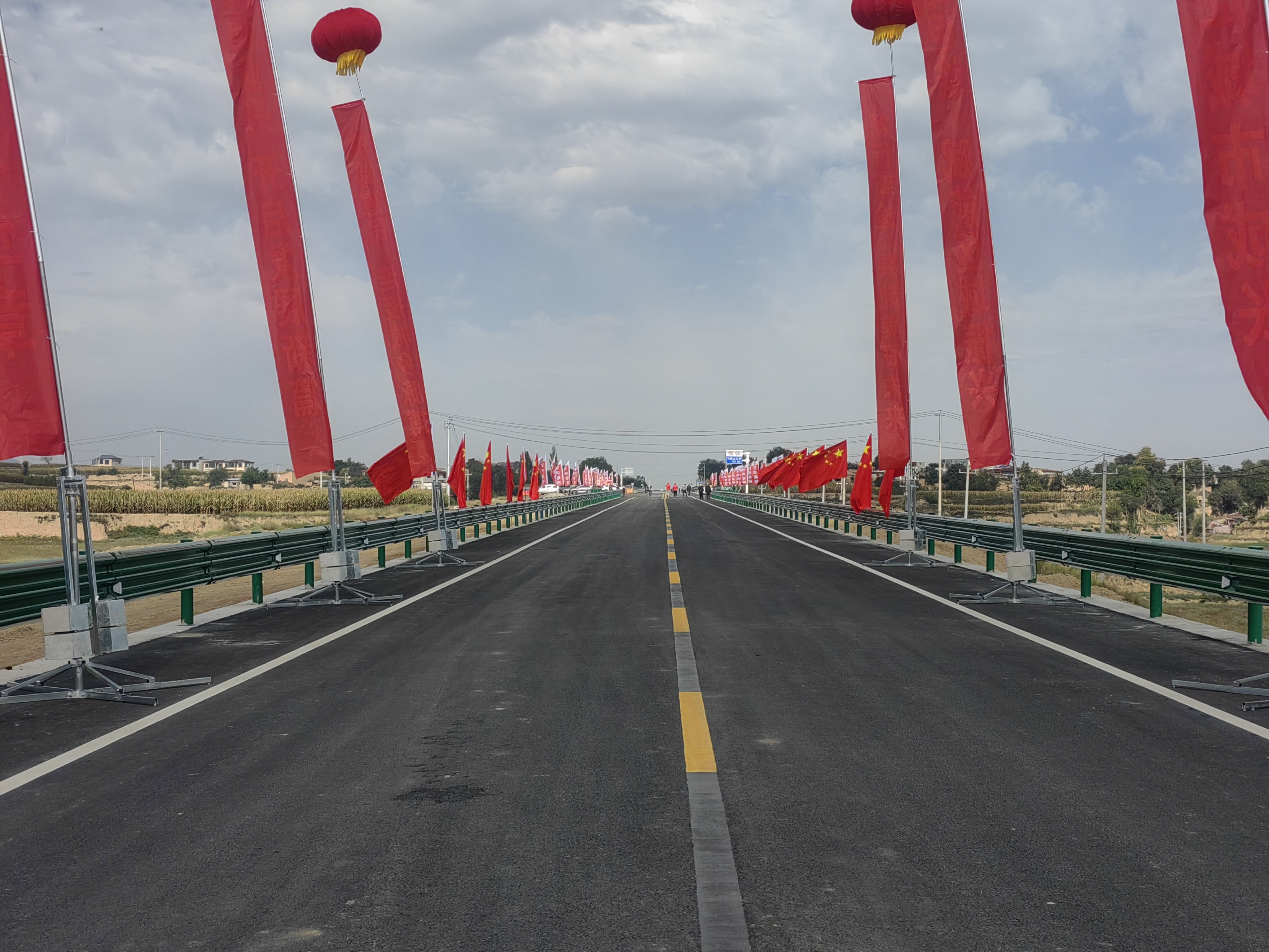 X320榆定路通车现场