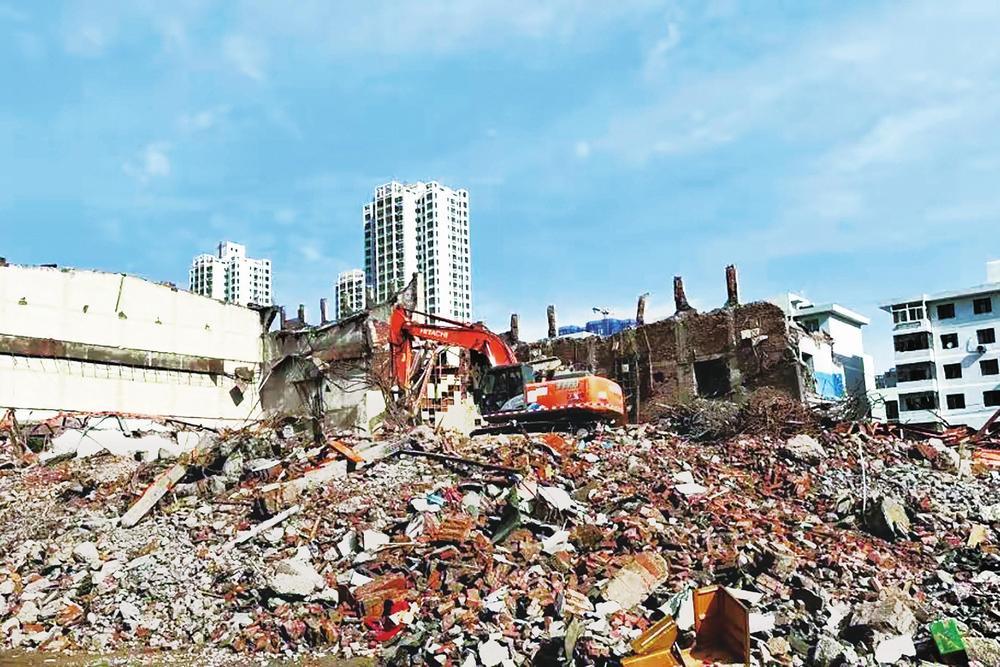 中车兰州机车有限公司武威路厂区工会俱乐部与沿街商铺正式启动拆除