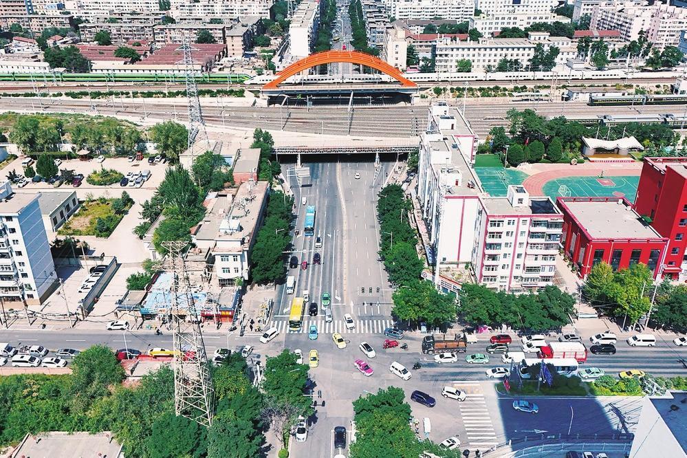 兰州西站南广场建成后,将有效缓解武威路与建西西路(区域)的交通拥堵问题。