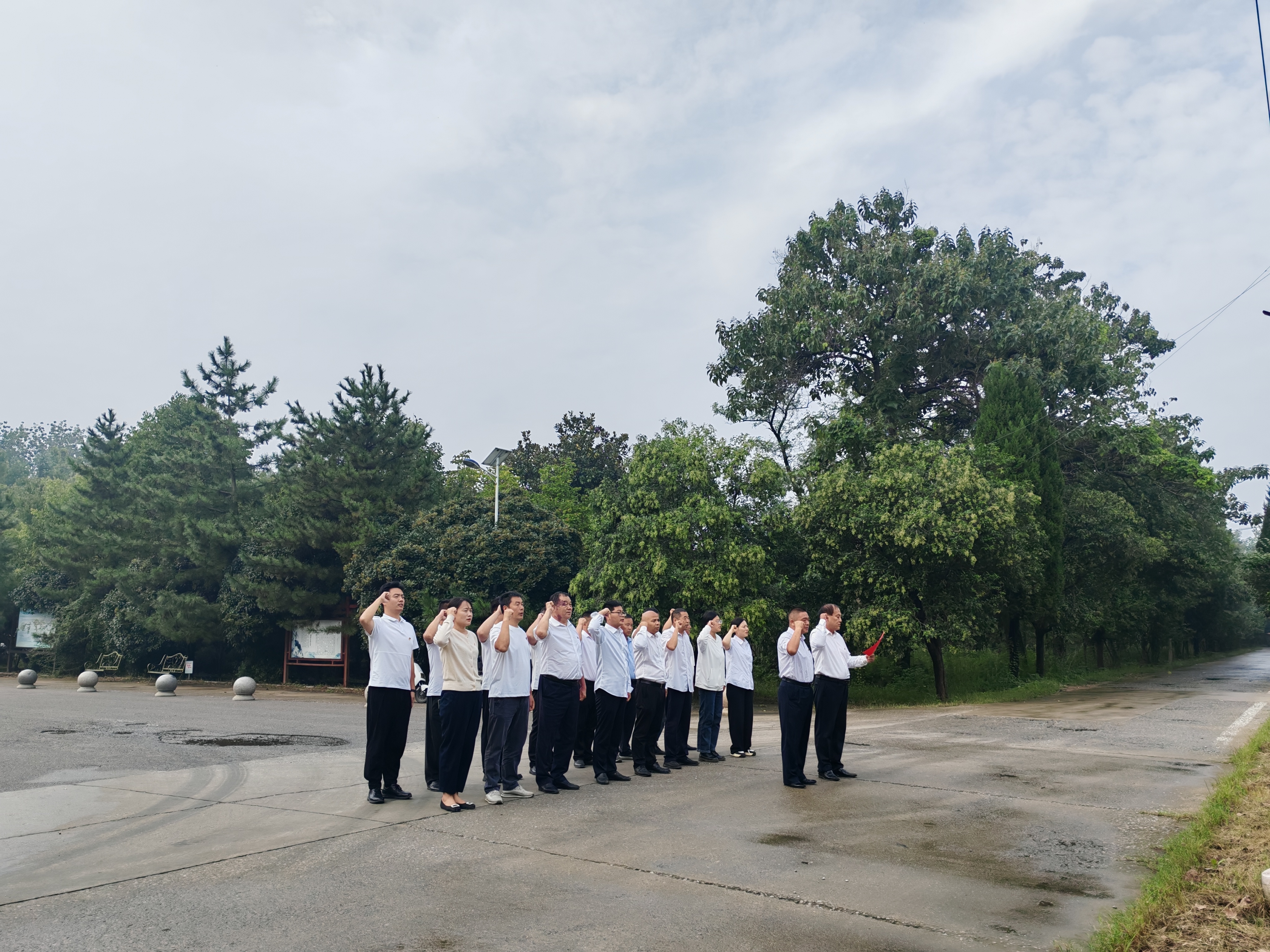 黨徽照耀奮進路 誓言鏗鏘林海情