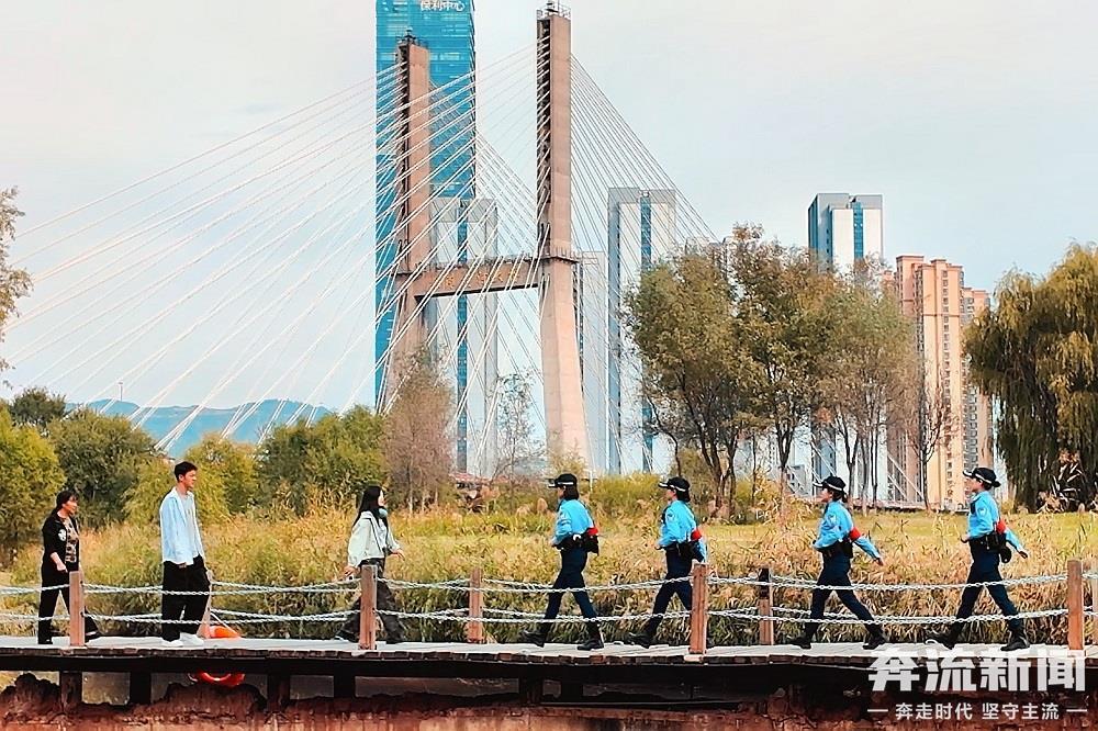 男孩旅游突发过敏他们紧急护送 这波操作“岗岗”的