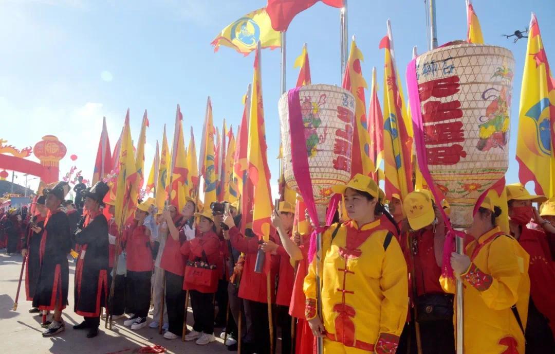 莆田市平海镇石狮宫妈祖巡安布福活动盛大举行