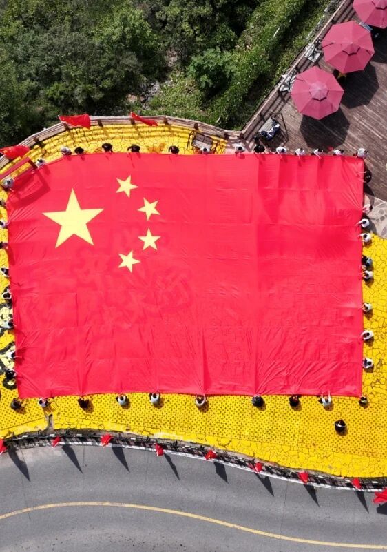 太行大峡谷 | 看山河披“红装”，把最美祝福寄给祖国