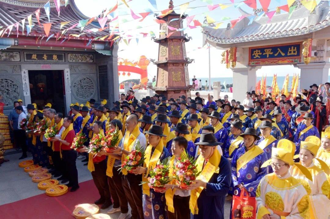 莆田市平海镇石狮宫妈祖巡安布福活动盛大举行