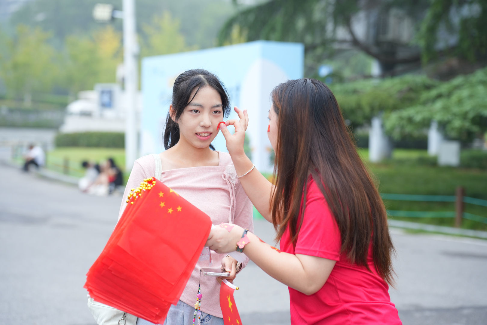 升旗游园歌盛世！这个国庆 东湖听涛这样为祖国庆生……