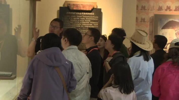 游客甘肃第一站首选博物馆：就想看看“显眼包”正脸