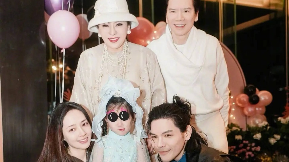 向佐回应“向家破产”：说话的人请有点底线封面图