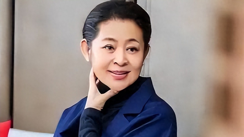 他是倪萍儿子的亲生父亲，身价过亿，却在儿子患病时离开母子俩！封面图