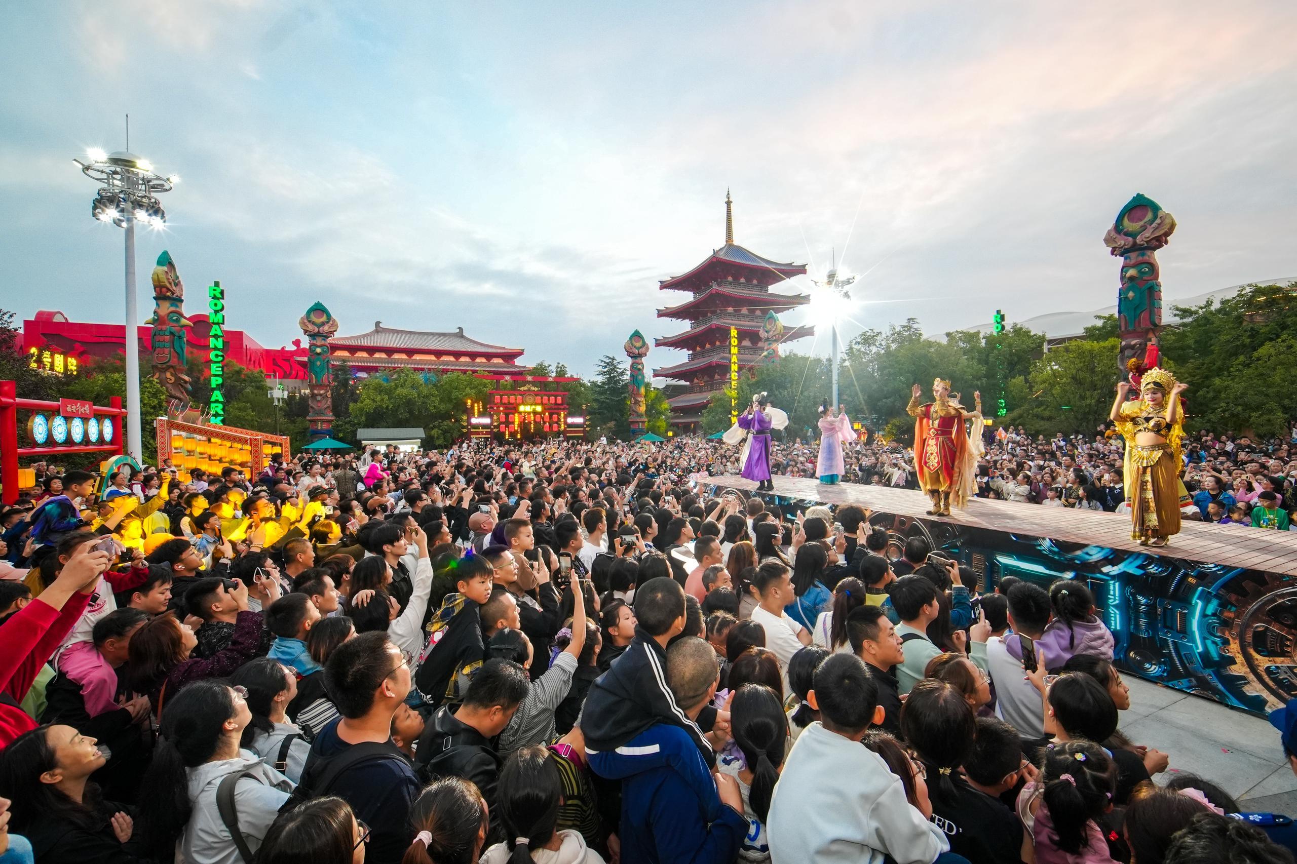 西安浐灞國際港再創(chuàng)西安大型旅游演藝單日演出新紀錄
